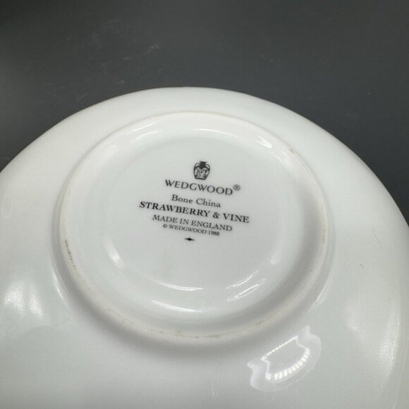 Wedgewood White Bone China Teacup Saucer Set Strawberry & Vine Pattern England - Picture 5 of 14